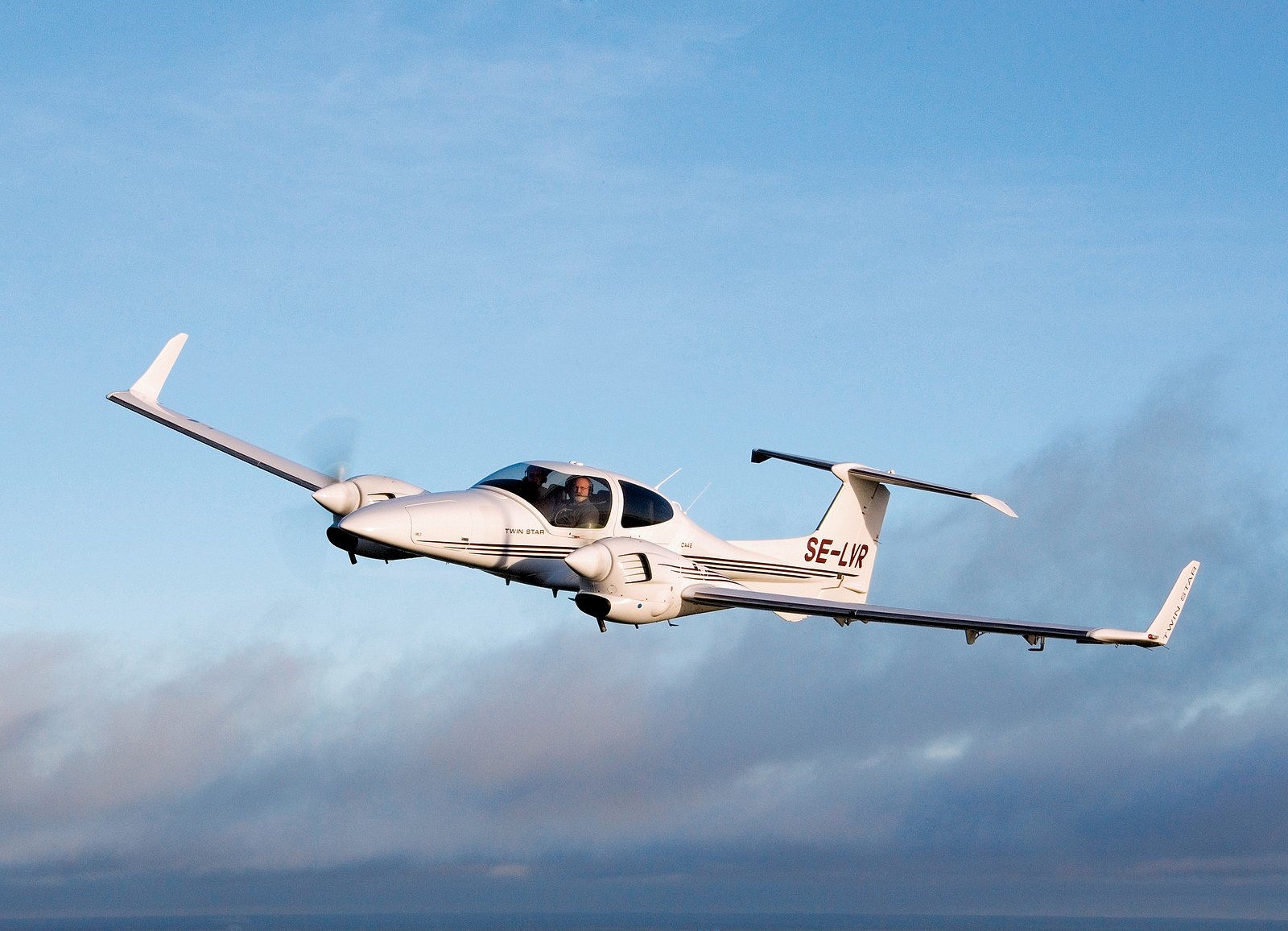 Diamond DA42 Twin Star model reference