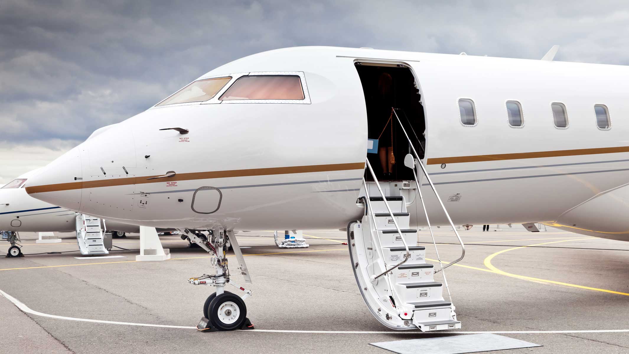 SLJ - Starr Luxury Jets, Live the Platinum Experience - London to Dubai - Book your Private Jet in UK, Mayfair, Berkeley Square